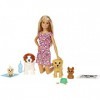 Barbie Coffret Poupee et ses 4 Chiens, dont 2 Figurines qui Peuvent Faire leurs Besoins, Accessoires Inclus, Jouet pour Enfan