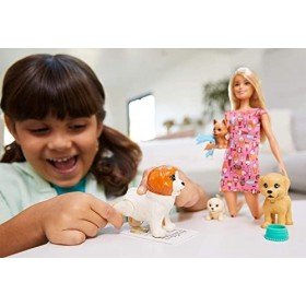 Barbie Coffret Poupee et ses 4 Chiens, dont 2 Figurines qui Peuvent Faire leurs Besoins, Accessoires Inclus, Jouet pour Enfan