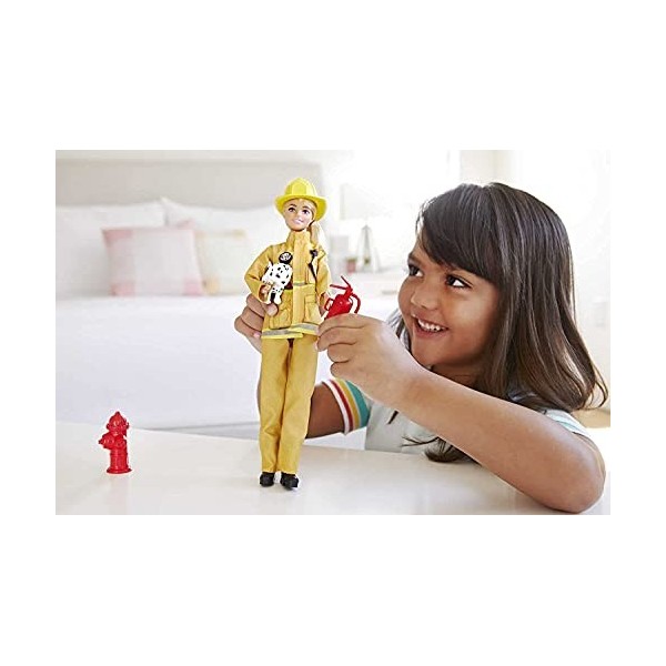 Barbie Métiers coffret poupée Pompière blonde et accessoires à thème dont extincteur et mégaphone, jouet pour enfant, GTN83