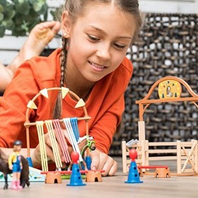 Schleich 42481 Farm World Coffret dEntraînement Agilité Équestre avec Cheval, Dresseur et Accessoires - Ensemble Équestre de