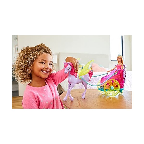 Barbie Dreamtopia Coffret poupée princesse blonde et sa calèche 2-en-1 tirée par un pégase, jouet pour enfant, GJK53