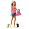 Barbie Famille coffret le Bain des Chiots, poupée brune et 3 figurines de chiots, avec baignoire et accessoires, jouet pour e