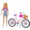 Barbie Mobilier poupée et sa bicyclette avec panier, vélo fourni avec casque rose et panier et bouteille deau, jouet pour en