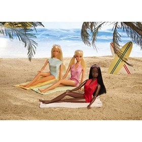 Barbie Signature Malibu poupée et ses amies, reproduction des poupées Barbie, PJ et Christie en maillot de bain de 1971, joue