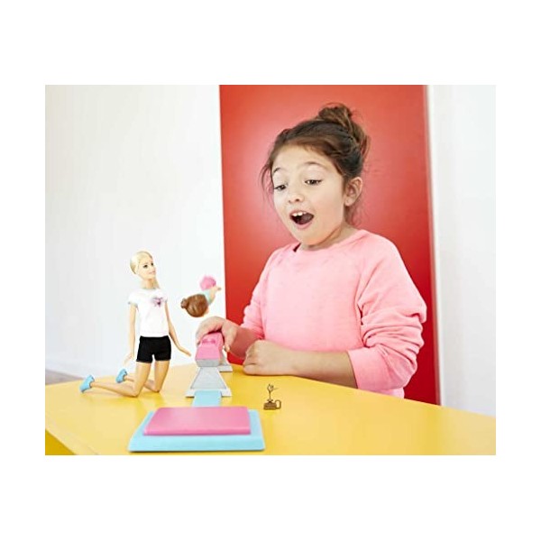 Barbie Métiers coffret professeur de Gymnastique, Poupée Blonde et son élève, avec Poutre et Accessoires, Jouet pour Enfant, 
