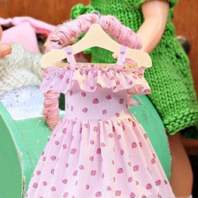 Didiseaon 15 Pièces Maison De Poupée Cintre Miniature en Bois Poupées Vêtements Cintres Mini Poupée Placard Organisateur pour