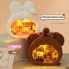 CAPRIZ Maison de poupée miniature à faire soi-même, kit de maison de poupée en bois et peluche avec lumière LED, petite maiso