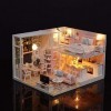 Momola Miniature avec des Meubles de Maison de poupée,kit DIY Dollhouse en Bois Ainsi Que la poussière et Le Mouvement de la 