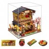 Erhumama bricolage maison de poupée japonaise avec cache-poussière kit de lumière LED miniature Sushi Shop puzzle en bois jou