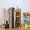 JOKIVTOU Livre Nook Kit Bricolage Miniature Maison De Poupée Kit étagère Insérer Décor 3D Puzzle en Bois avec Lumière LED Bri