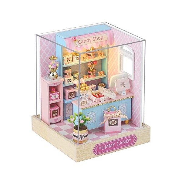 CUTEROOM Kit de maison de poupée miniature en bois avec housse anti-poussière et lumière LED et accessoires - Trois styles QT