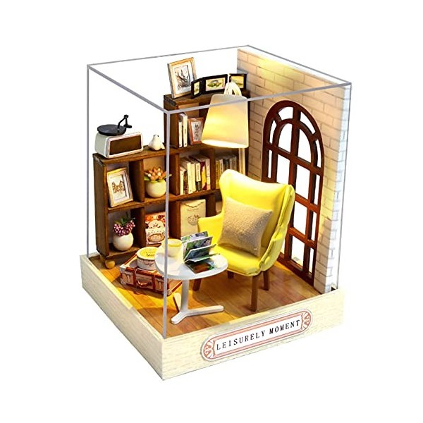 CUTEROOM Maison de poupée miniature en bois avec housse anti-poussière, lumière LED et accessoires – Maison de poupée série Q