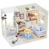 CUTEROOM Kit maison de poupée miniature avec meubles, maison de poupée en bois, housse anti-poussière et lumières LED H013 