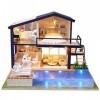 Maison De Poupée en Bois, Kit De Maison De Poupée Miniature DIY De 9,25 Pouces De Haut avec Piscine, Cuisinière, Lumière, Jou