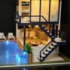 FZ FUTURE Kit Miniature DIY Dollhouse, Kit de poupée Miniature DIY, Maison Verte avec mobilier et LED, kit de poupée en Bois,