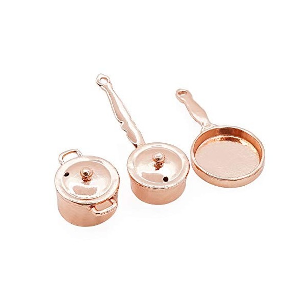Batterie de casseroles en cuivre. Villedieu les poeles. Mobilier de poupée - Collection