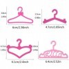 Smavles Cintre Poupée 100 Pièces Cintre Rose Plastique Mini Cintres Poupee Accessoires de Vêtements pour Poupées