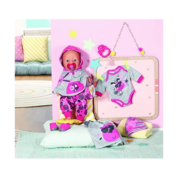 Zapf Creation Baby Born Deluxe Ma première Tenue, poupées de 43 cm, Contient 1 Poncho, 1 Body, 1 tétine & + - pour Les Petite