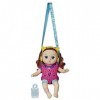 Baby Alive Littles, Carry n Go Squad, Little Zoe, poupée à cheveux bouclés rouges, porte-poupée, accessoires, jouet pour enf