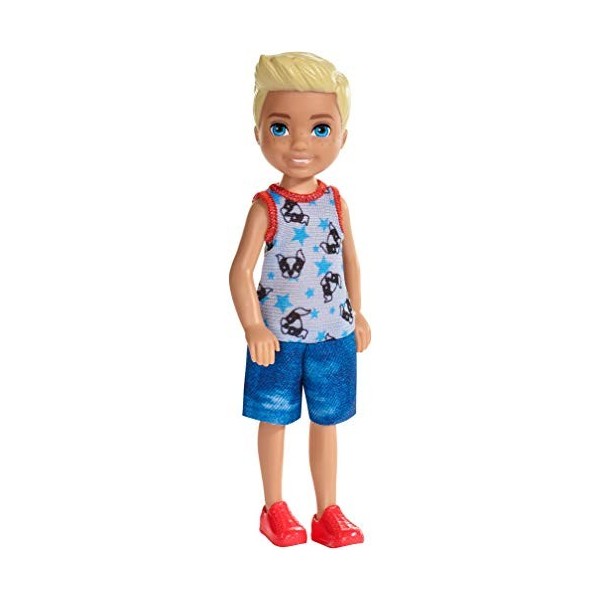 Barbie Famille mini-poupée Chelsea garçon blond, haut motif chien et bermuda en jean, jouet pour enfant, FXG80