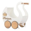 Landau de Poupée en Bois Swan Queen Individuellement avec des Noms - Chariot Pousseur bébé Bois - Poussette Poupee Décoration