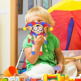 Pomni en peluche de 24 cm, Hit Animation The Amazing Series Rôle Poupée périphérique, peluche drôle de fille clown, charmante