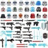 WWEI Lot de 65 casques, armure de chevalier et armes personnalisées pour mini figurines de chevalier SWAT, compatible avec Le