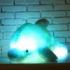 Zinsale Changement de Couleur 7 LED Éclaircir Jouet de Dauphin en Peluche Oreiller en Peluche Veilleuse Bleu, 30cm 