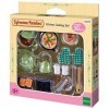 Sylvanian Families - 2938 - Poupées Et Accessoires - Set Ustensiles de Cuisine & Baby High Chair Families Chaise Haute pour B