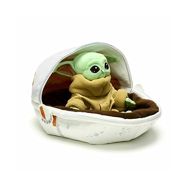 Star Wars Yoda Lenfant dans un berceau en peluche