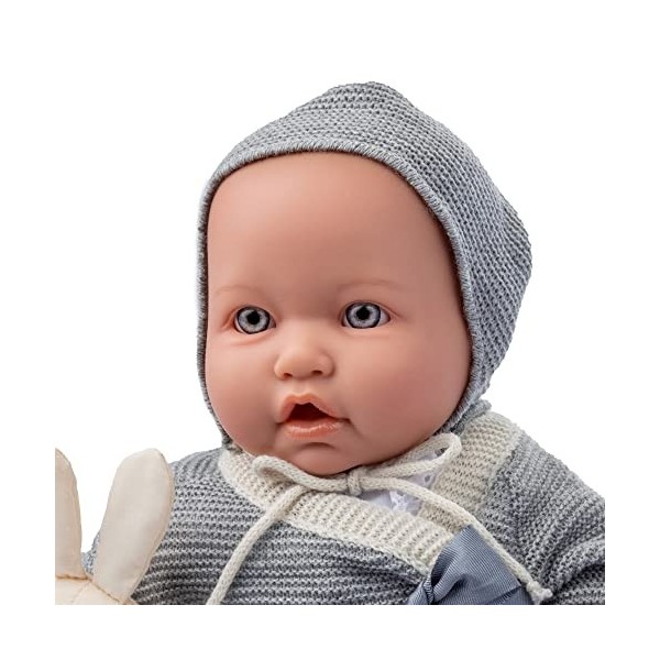 JC TOYS - Poupée Vintage La Baby Collection Original de 43 cm, Corps en Tissu Doux, Tricots, tétine et Peluche, Yeux fermés, 