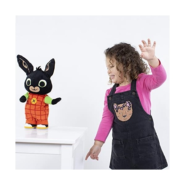 Giochi Preziosi Bing - Peluche 36 cm Parle et Danse, Appuyez sur la Main pour activer la Musique avec Jeu des Figurines Music