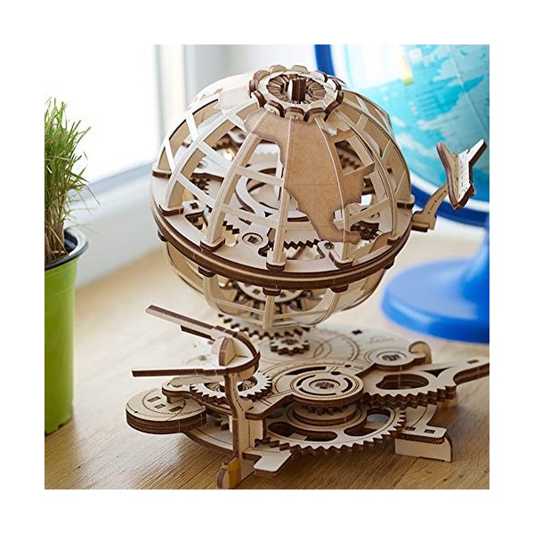 UGEARS Globe Puzzles 3D en Bois - Kit de Construction en Bois Tournant Cadeau Fête des Pères - Globe Mécanique avec La Navett