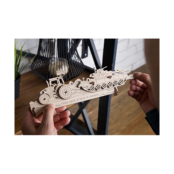 UGEARS Brave UA Tractor 3D Puzzle en Bois - Kit de Modèle Mécanique en Bois à Construire - Constructeur DIY avec Mécanisme d