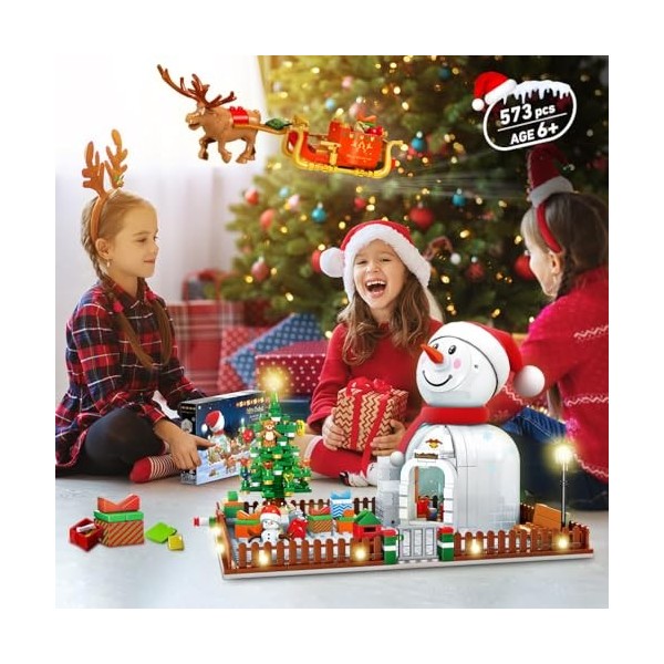 HOGOKIDS Bloc de construction de Noël pour enfants – 573 pièces Père Noël bonhomme de neige avec éclairage pour garçons et fi