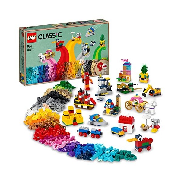 LEGO 11021 Classic 90 Ans de Jeu, Boîte de Briques avec 15 Mini Jouets de Modèles Emblématiques avec Château Fort et Train po