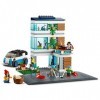 LEGO 60291 City La Maison familiale, Set de Construction de Maisons de Poupées Modernes avec Plaquettes Routières