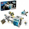 LEGO 60349 City La Station Spatiale Lunaire, Inspiré de la NASA, Modèle de Rover Spatial, Jouet 5 Minifigurines dAstronautes