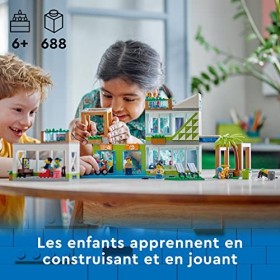 LEGO 60365 City L’Immeuble d’Habitation, Maquette Modulaire avec Chambres, Magasin, Jouet de Vélo et 6 Minifigurines, Cadeau 
