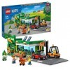 Lego 60347 City L’Épicerie, Jouet avec Magasin, Chariot Élévateur et Plaques de Route pour Enfants Dès 6 Ans, Jeu Éducatif po