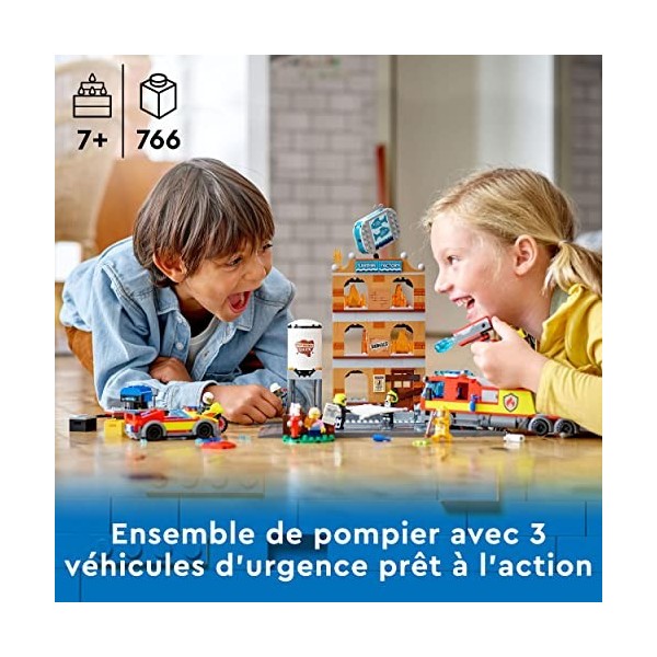 LEGO 60321 City Fire La Brigade Pompiers, Jeu de Construction avec Minifigurines, Jouet Camion, Moto et Remorque, pour Garçon