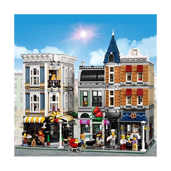 Lego 10255 Place de lassemblée, Maquette de Construction Modulaire à Trois Niveaux, Set Très Détaillé avec 8 Figurines Plus 