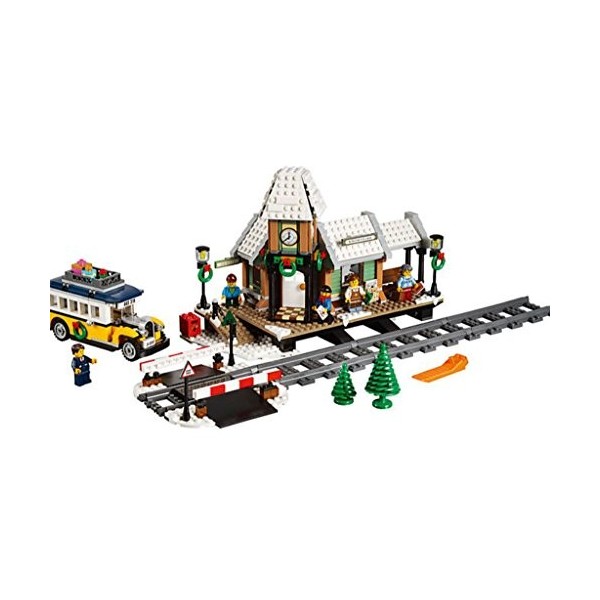 LEGO Creator 10259 Station de village dhiver 902 pièces