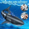 Kiztoys Requin Telecommandé, 2.4 GHz Télécommandé Requin Bateau Jouet RC Requin Simulation Shark Speedboat, Jouet de Piscine 