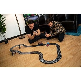 Scalextric Micro G1171M James Bond 007 Race Set – Aston Martin DB5 vs V8