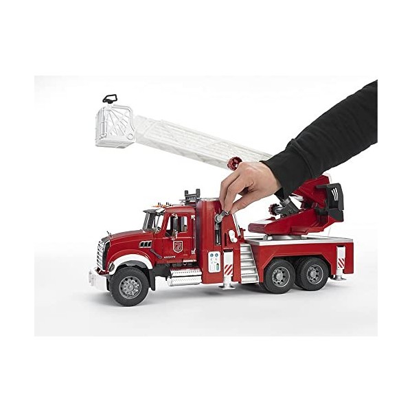 bruder 02821 - Camion de pompiers MACK Granite avec pompe, véhicule dintervention, camion de pompiers
